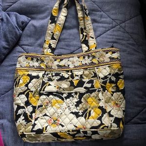 Zipper top Vera Bradley tote
